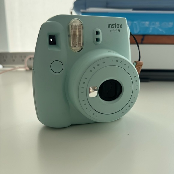 Instax Instant Camera [Mini 9] - Picture 6 of 11